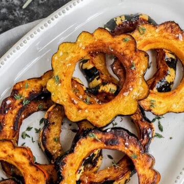 close up shot of roasted acorn squash
