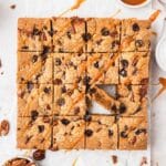 close up of brown butter turtle blondies.