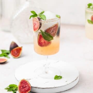 close up of vanilla fig mojito.