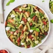 close up of chicken pesto pasta salad.
