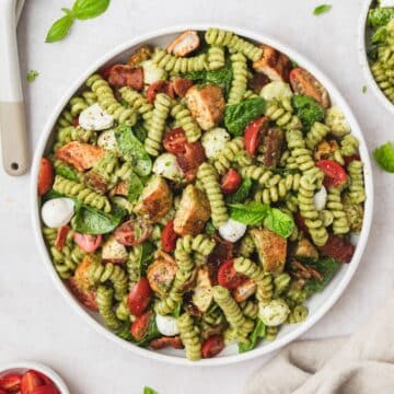 close up of chicken pesto pasta salad.
