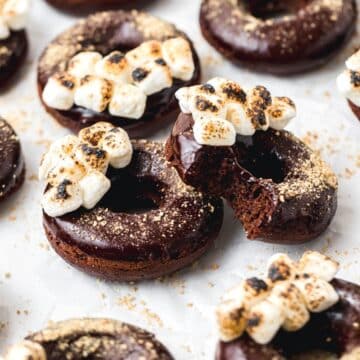 close up of baked s'mores donuts.