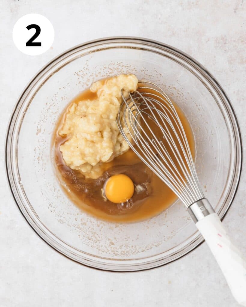 adding banana and egg to sugars.