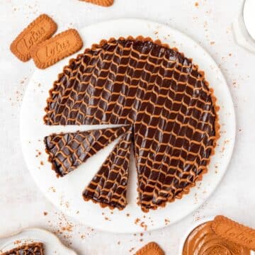 close up of chocolate cookie butter tart.