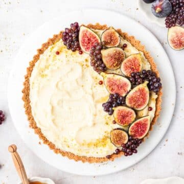 close up of fig mascarpone tart with pistachio crust.