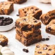 close up of pumpkin chocolate chip blondies.