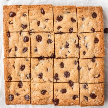 close up of brown butter chocolate chip blondies.