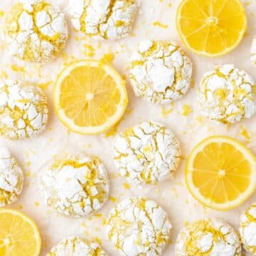 close up of lemon crinkle cookies.