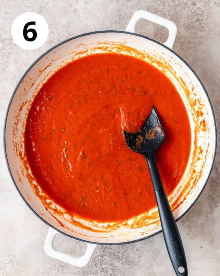 pizza sauce after blending to make a smooth sauce.