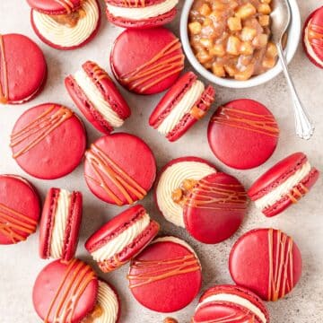 caramel apple pie macarons.