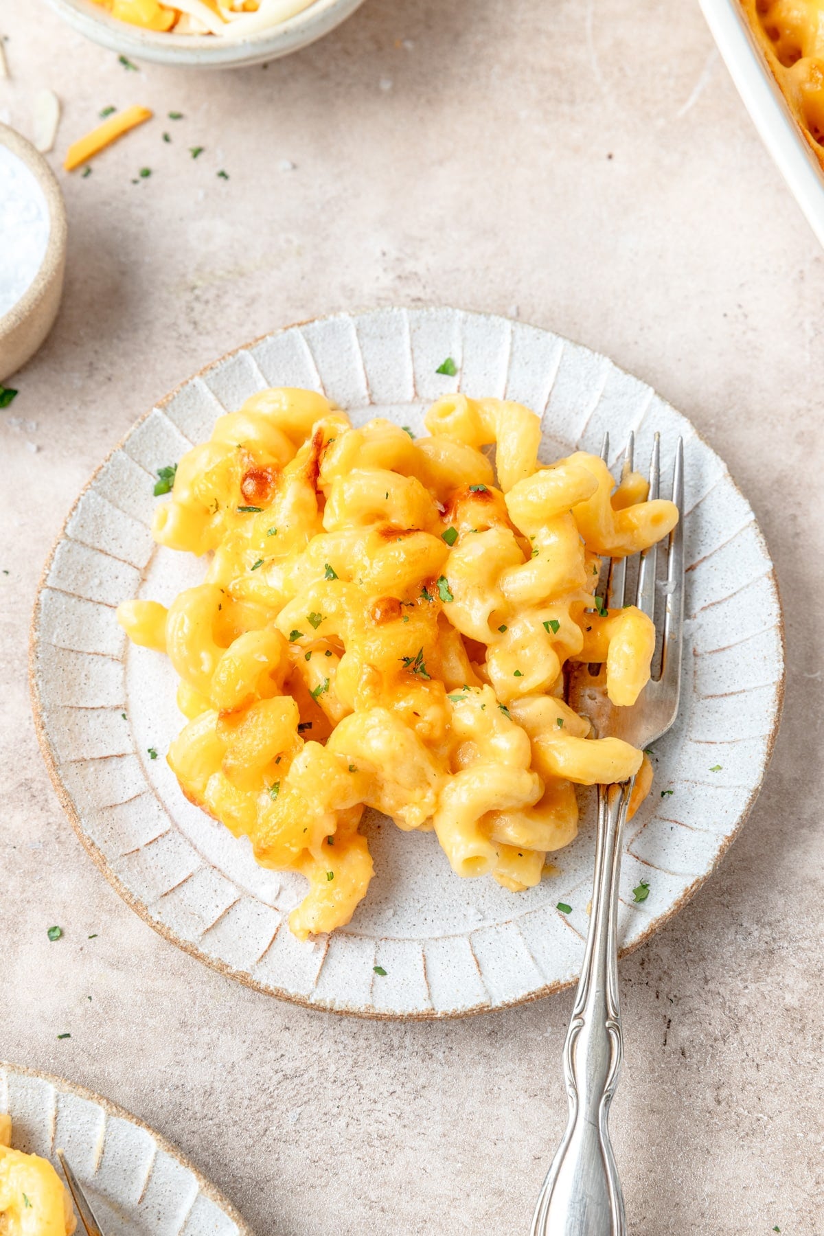plate of baked Mac and cheese.