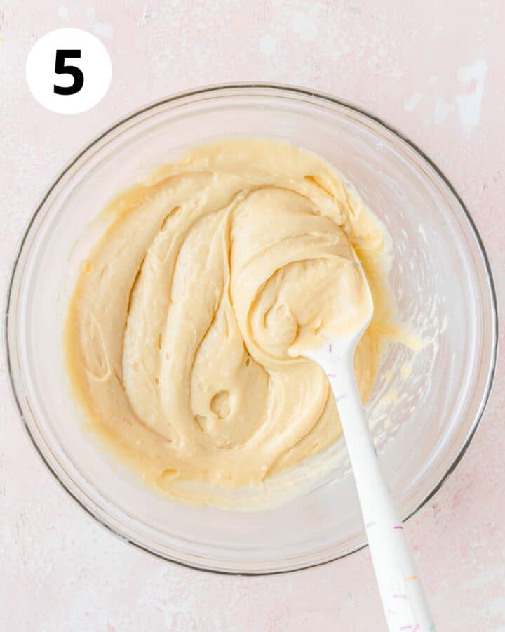 cupcake batter in bowl.