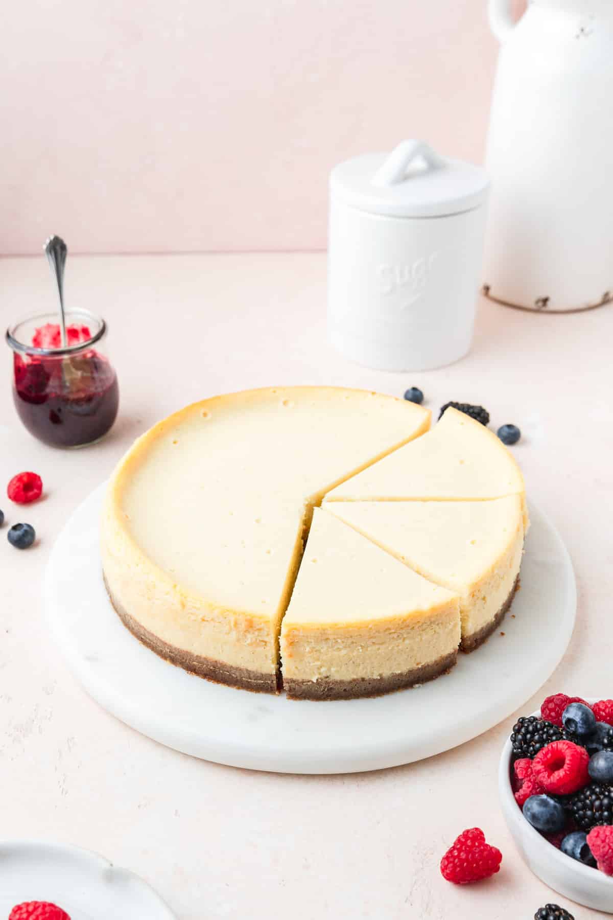 mascarpone cheesecake cut into slices.