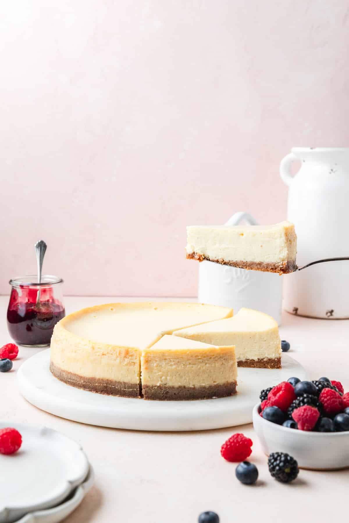 slice of mascarpone cheesecake.